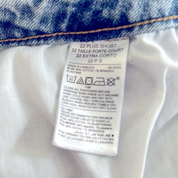 OLD NAVY bleach spot Women's Light Blue Jeans đź‘– - Picture 3 of 6